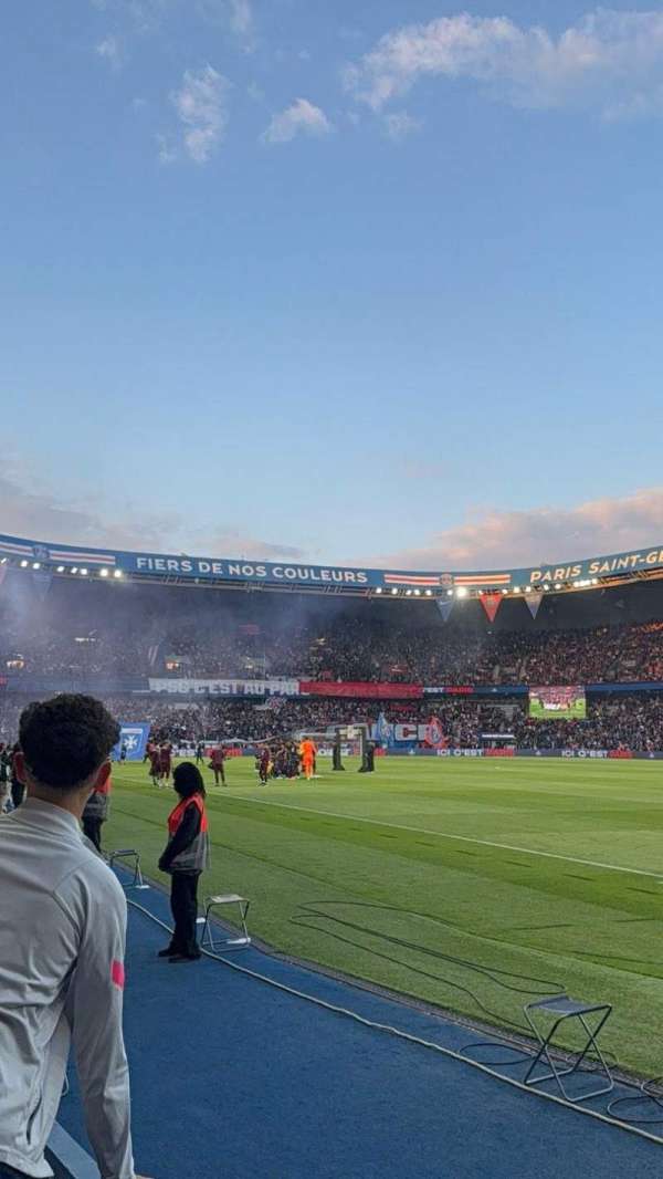 Parc des Princes, section: 123, row: 00, seat: 28