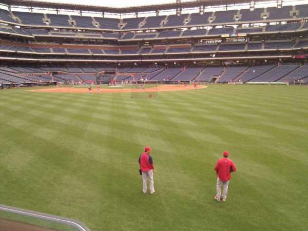 Citizens Bank Park, section: 101, row: 1, seat: 15