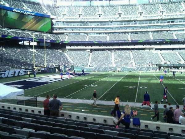 MetLife Stadium, section: 142, row: 10, seat: 8