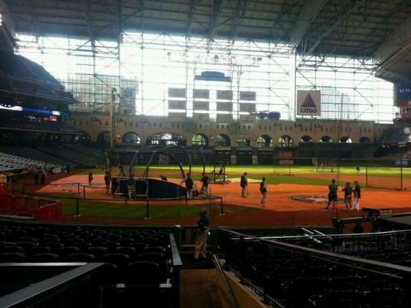 Daikin Park, section: 122, row: 14, seat: 1