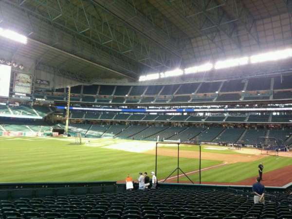 Daikin Park, section: 106, row: 22, seat: 10