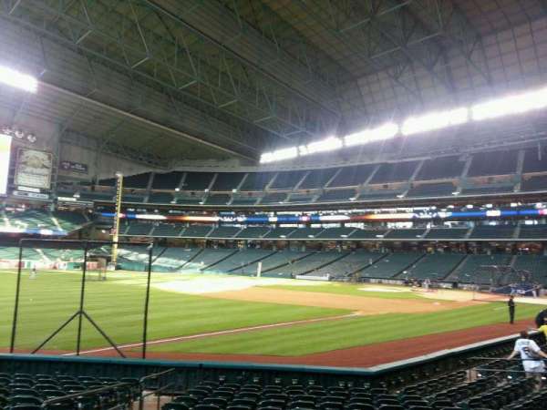 Daikin Park, section: 107, row: 14, seat: 4