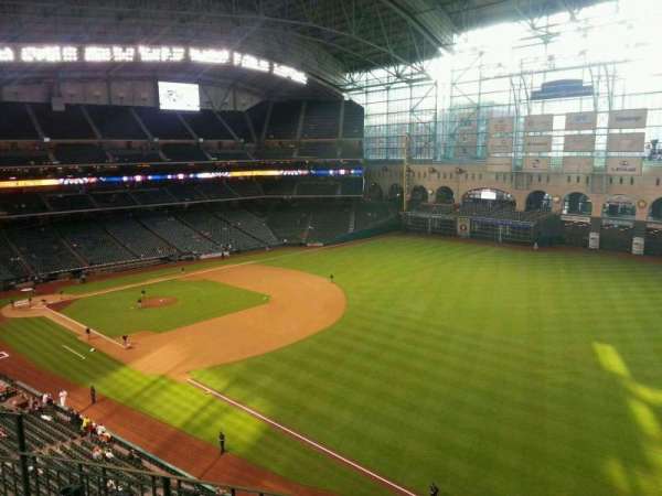 Daikin Park, section: 332, row: 4, seat: 8