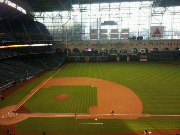 Daikin Park, section: 326, row: 3, seat: 12