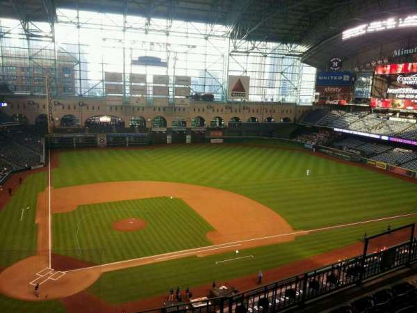 Daikin Park, section: 324, row: 5, seat: 6