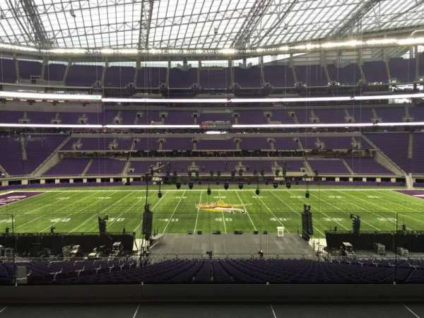 U.S. Bank Stadium, section: V3, row: Acc