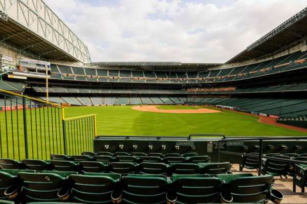 Daikin Park, section: 100, row: 6, seat: 3