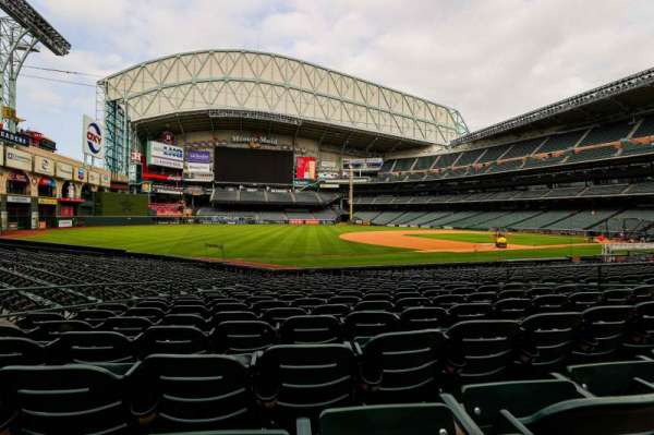 Daikin Park, section: 109, row: 18, seat: 8