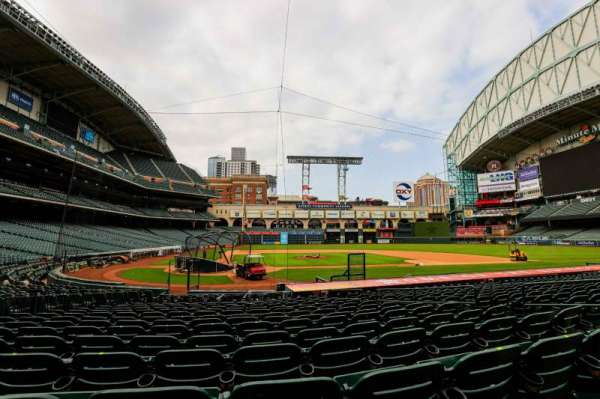 Daikin Park, section: 122, row: 18, seat: 20