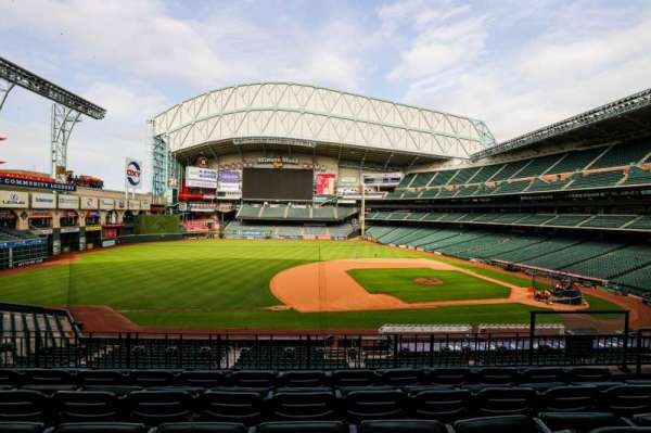 Daikin Park, section: 211, row: 5, seat: 7