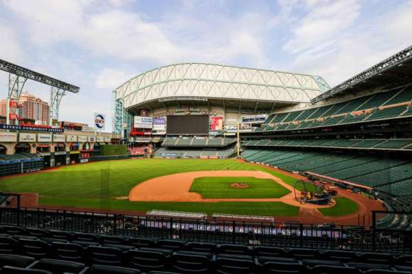 Daikin Park, section: 213, row: 5, seat: 10