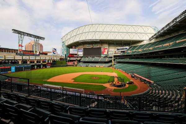 Daikin Park, section: 215, row: 4, seat: 8