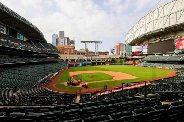 Daikin Park, section: 222, row: 5, seat: 9