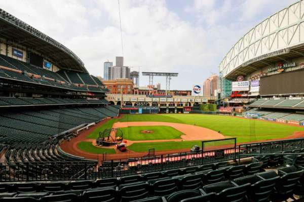 Daikin Park, section: 223, row: 5, seat: 9