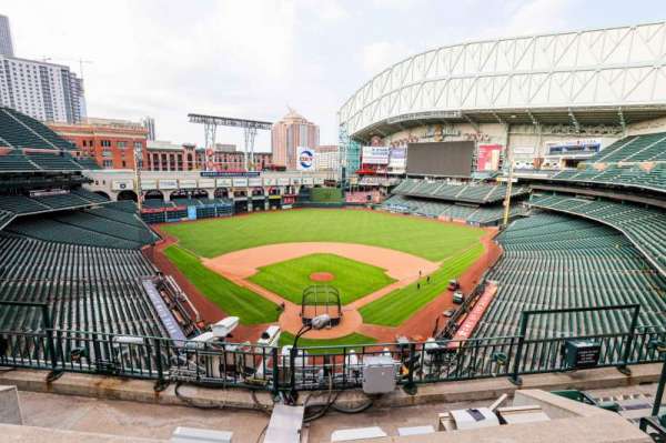 Daikin Park, section: 319, row: 3, seat: 7