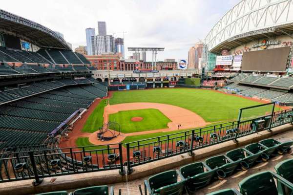 Daikin Park, section: 323, row: 4, seat: 8