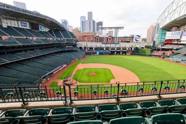 Daikin Park, section: 324, row: 4, seat: 7