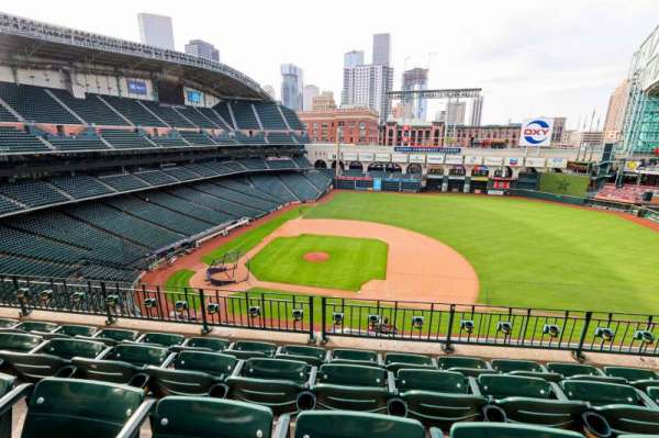 Daikin Park, section: 325, row: 4, seat: 9