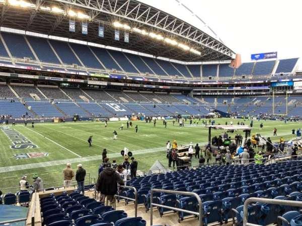 Lumen Field, section: 140, row: R, seat: 4