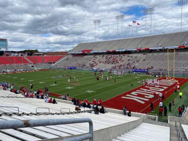 Carter-Finley Stadium, section: 215, row: B, seat: 28