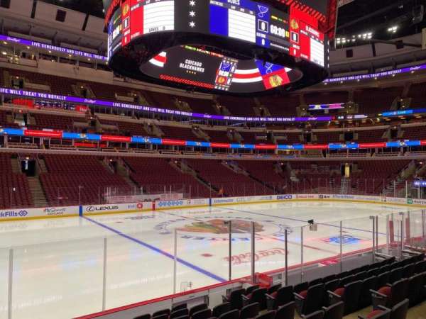 United Center, section: 102, row: 10, seat: 9