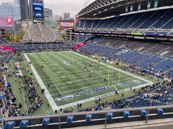 Lumen Field, section: 325, row: D, seat: 17