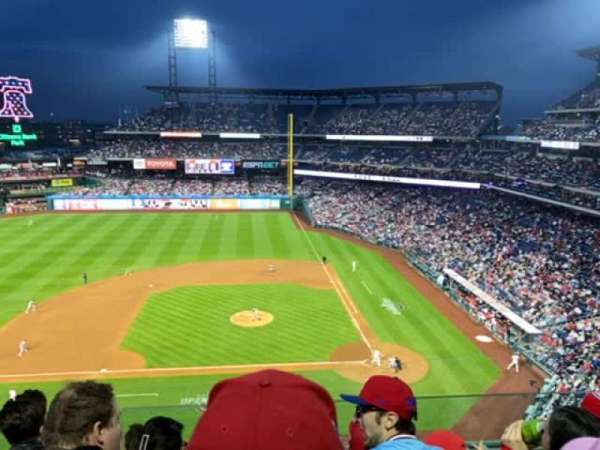 Citizens Bank Park, section: 325, row: 4, seat: 17