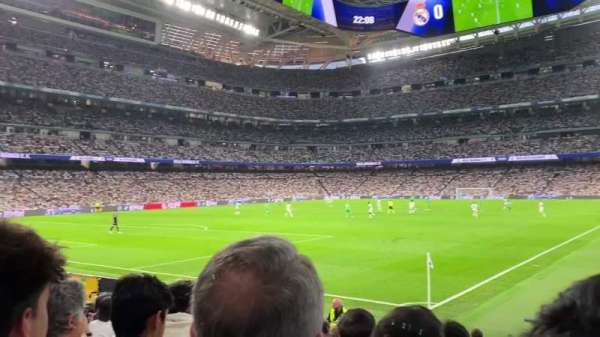 Santiago Bernabéu Stadium, section: 124, row: 14, seat: 10
