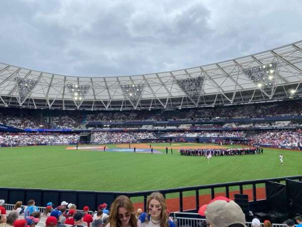 London Stadium, section: 140, row: 20, seat: 157