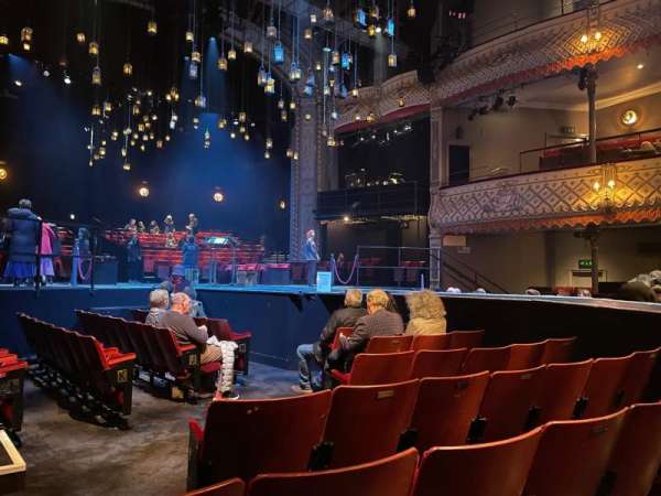 The Old Vic, section: Stalls, row: Q, seat: 8/9