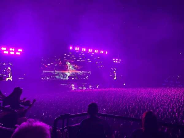 Paris La Défense Arena, section: 104, row: 17, seat: 28