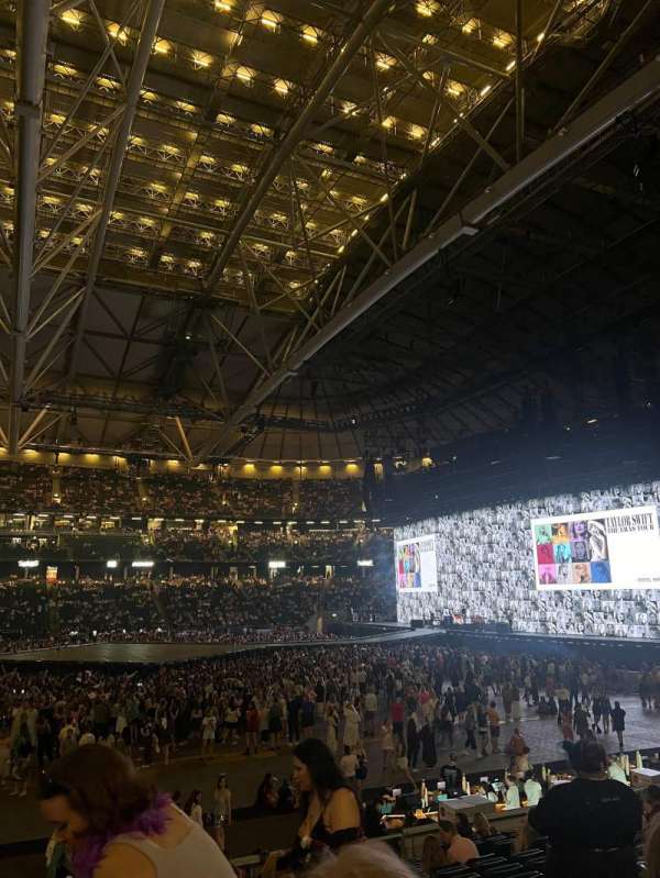 Strawberry Arena, section: 112, row: 14, seat: 216