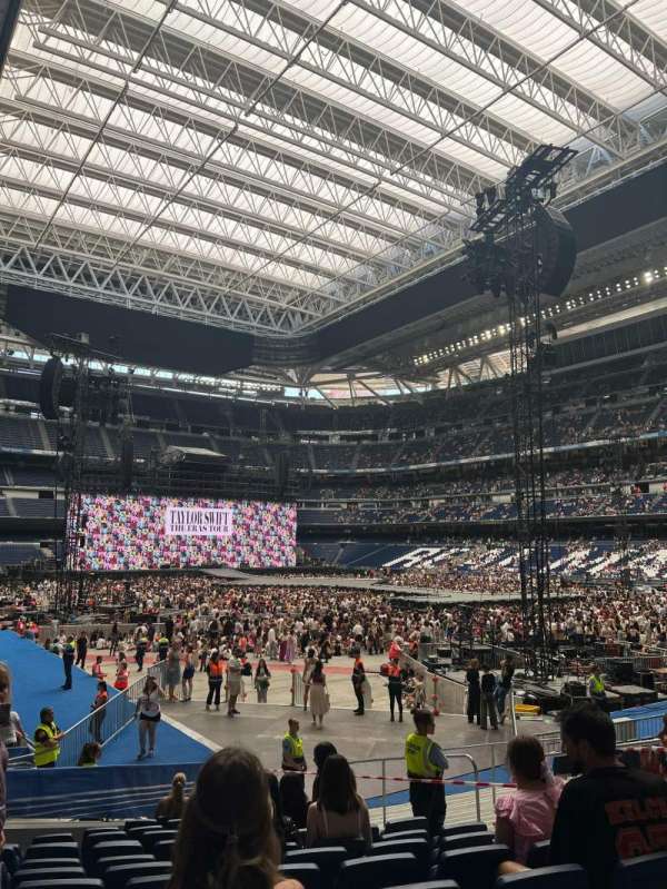 Santiago Bernabéu Stadium, section: 123, row: 18, seat: 27