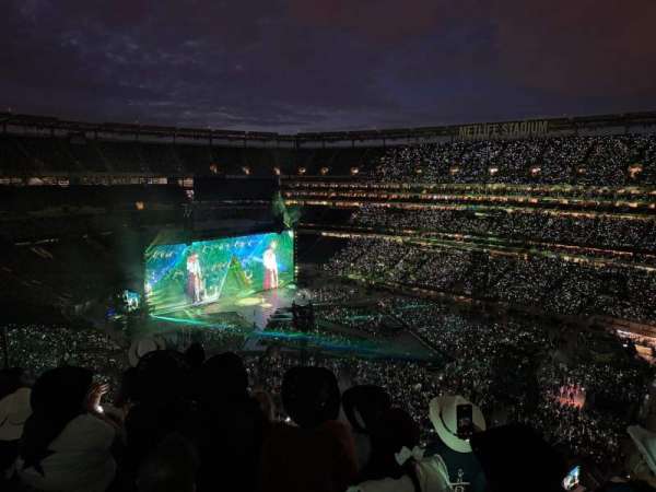MetLife Stadium, section: 334, row: 4, seat: 15