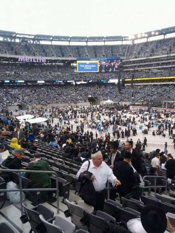 MetLife Stadium, section: 133, row: 32, seat: 19