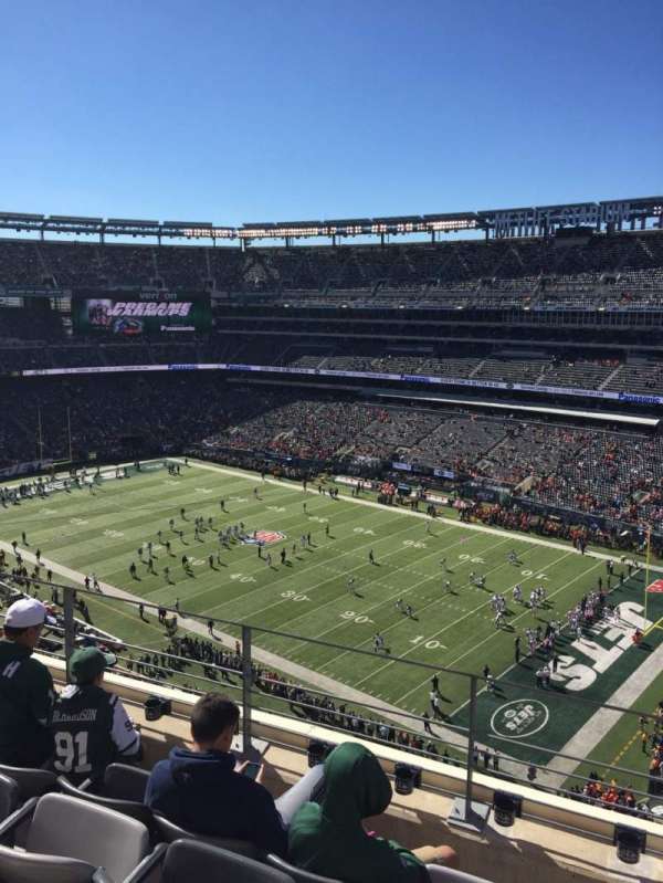 MetLife Stadium, section: 308, row: 4, seat: 9