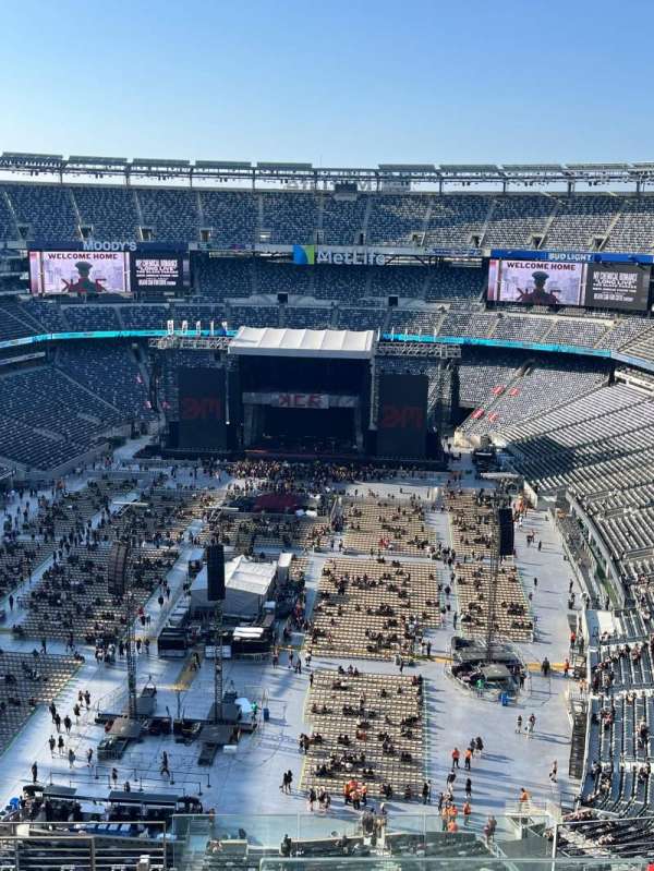 MetLife Stadium, section: 325, row: 14, seat: 1