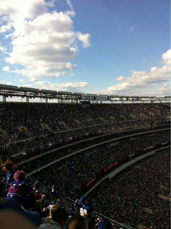 MetLife Stadium, section: 327, row: 21, seat: 18