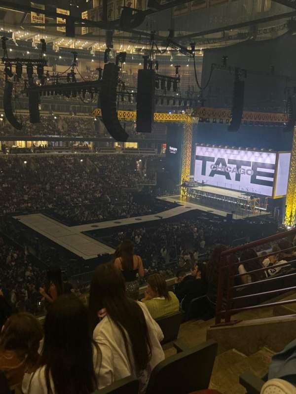 United Center, section: 202, row: 7, seat: 4