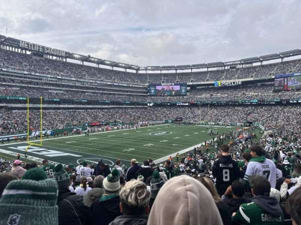 MetLife Stadium, section: 121, row: 35, seat: 16