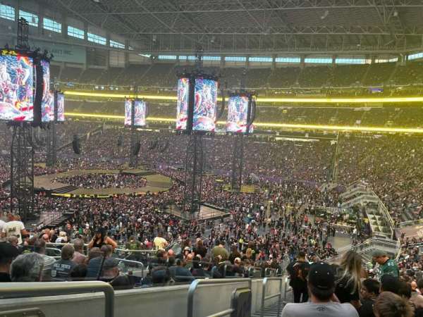 U.S. Bank Stadium, section: 124, row: 14, seat: 20
