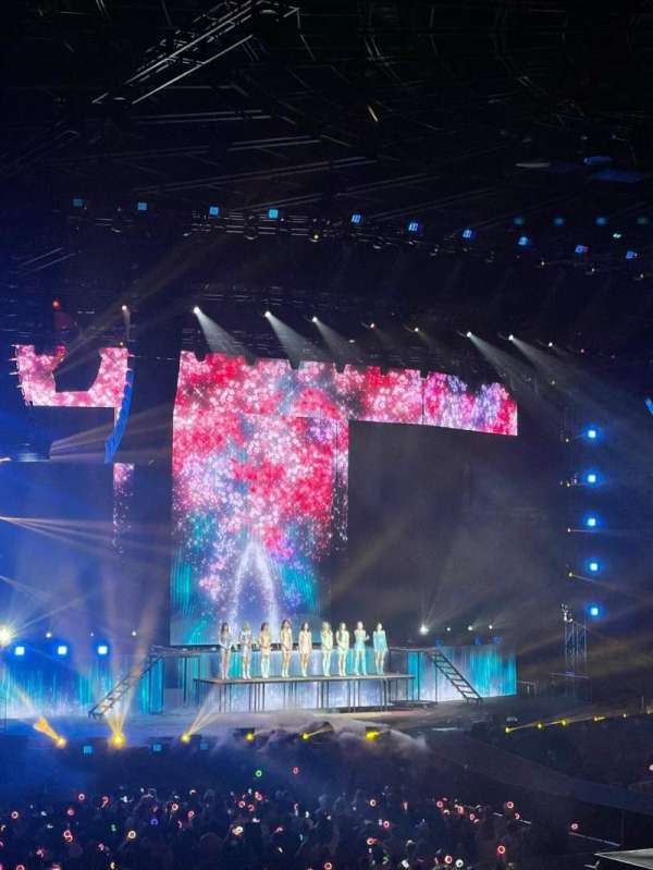 Kia Forum, section: 230, row: 17, seat: 8
