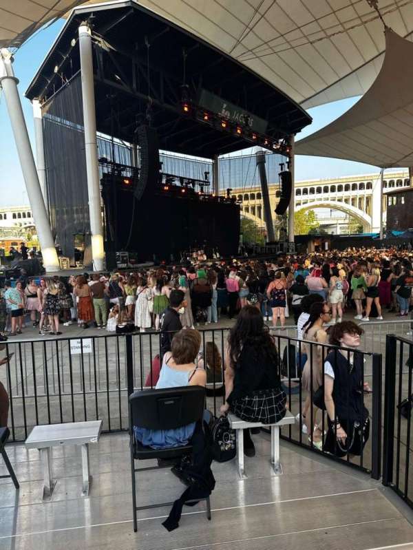 Jacobs Pavilion, section: 400, row: E, seat: 413