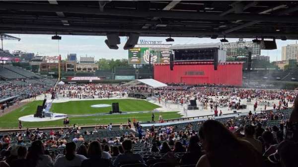 Wrigley Field, section: 222, row: 17, seat: 8