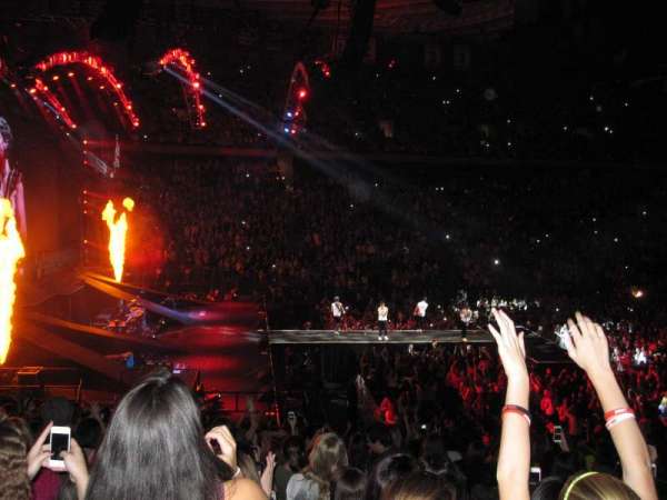 Madison Square Garden, section: 115, row: 17