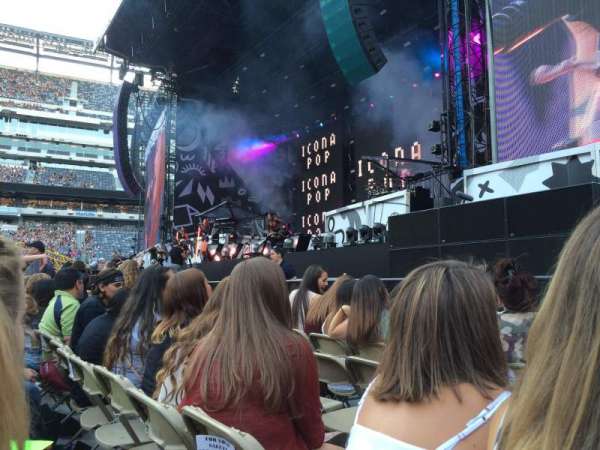 MetLife Stadium, section: Floor 2, row: 4