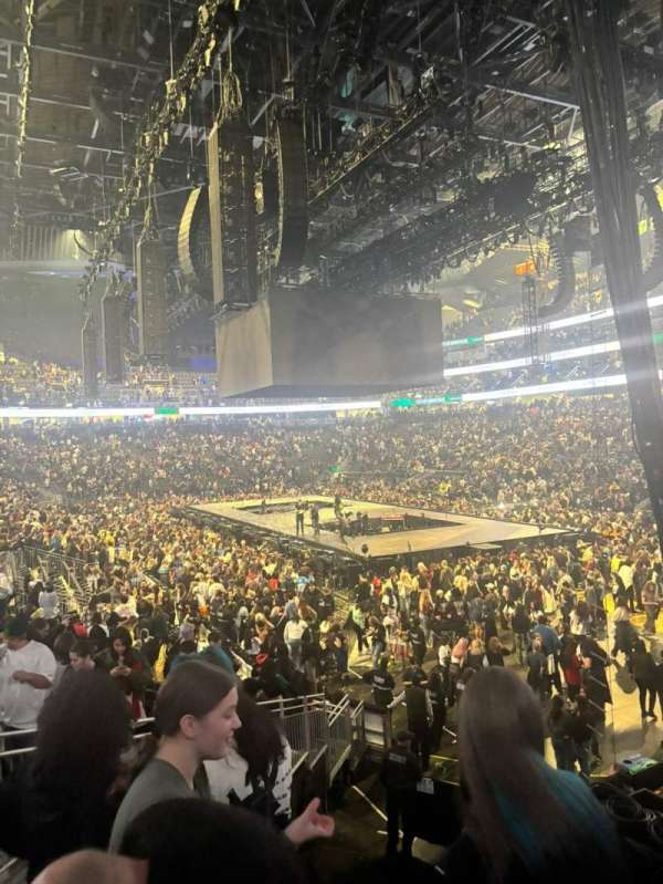 Climate Pledge Arena, section: 09, row: R, seat: 17