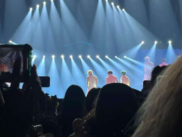 Capital One Arena, section: Floor 5, row: G, seat: 4