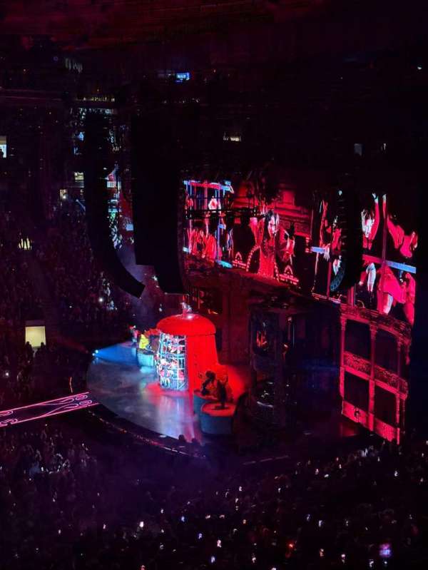 Madison Square Garden, section: 211, row: 5, seat: 22