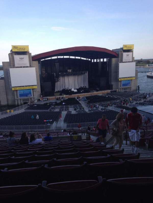 Jones Beach Theater, section: 206, row: RR, seat: 4